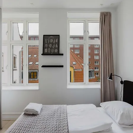 Amalienborg Stylish 2 Bed Apartament *