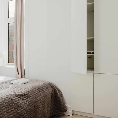 Amalienborg Stylish 2 Bed Apartament *