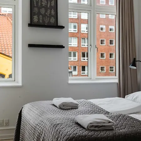 Amalienborg Stylish 2 Bed Apartament *